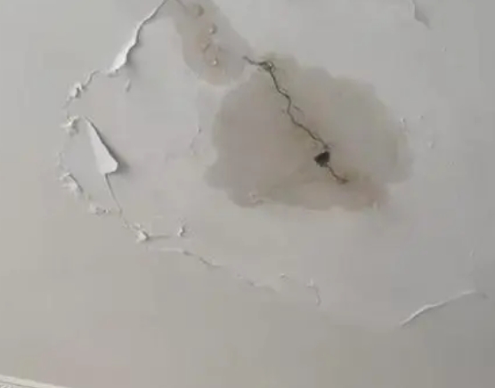 陈巴尔虎阳台漏水维修公司分享下屋面防水工程质量问题原因分析